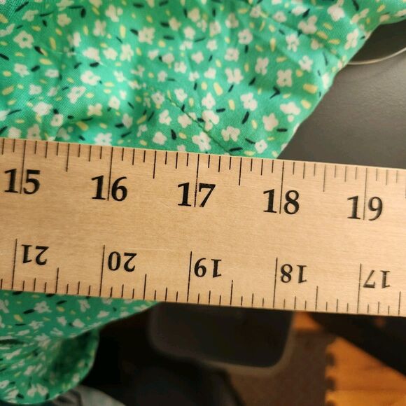 Old Navy Size XL Womens Green Floral Wrap Blouse W/Smocking & Ruffle NWT - Picture 8 of 9